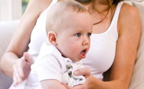 宝宝又要吐奶了怎么办,宝宝倒奶严重怎么解决