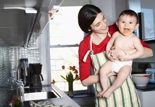 怎么拯救牙齿易龋齿的宝宝,如何安抚长牙期的宝宝