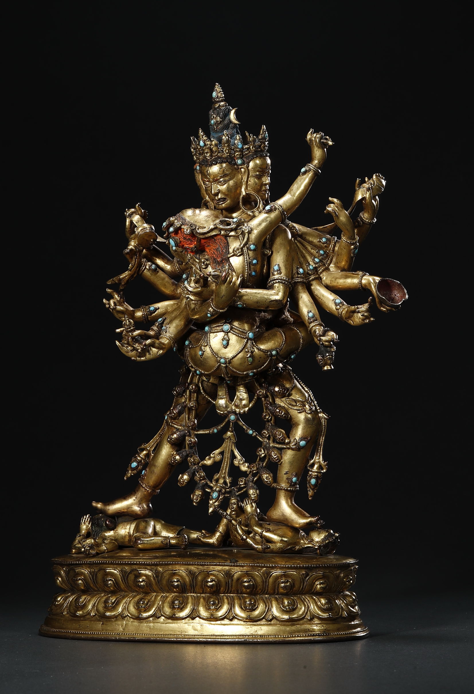 这精美的铜鎏金嵌绿松石胜乐金刚佛像正在拍卖
