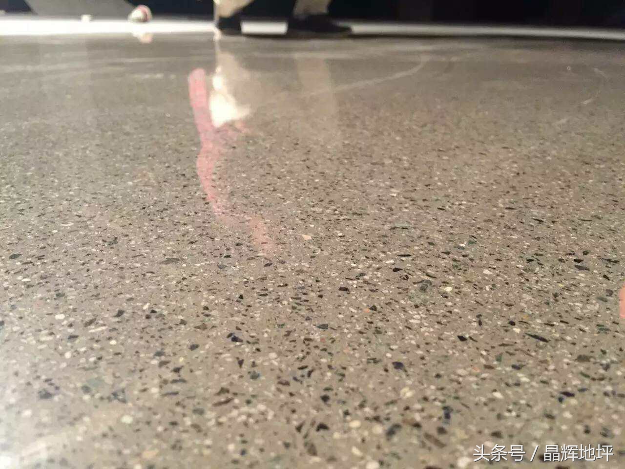 家庭地面起砂起皮怎么修补,墙面起皮脱落怎么最省钱翻新