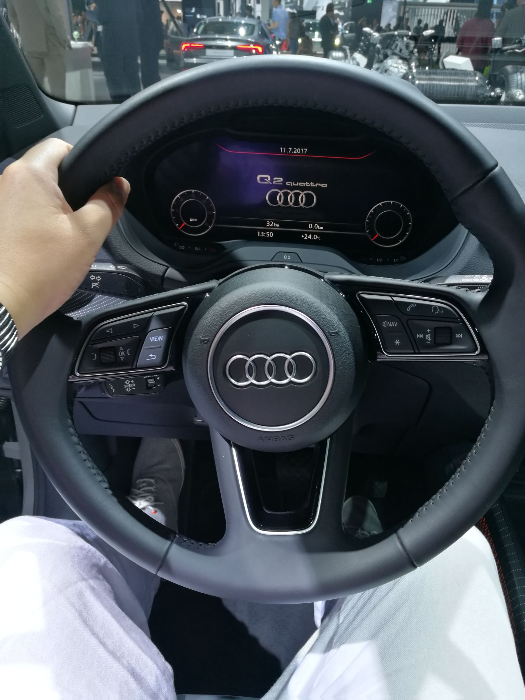 奥迪q2l15万落地,奥迪q2内饰最新款