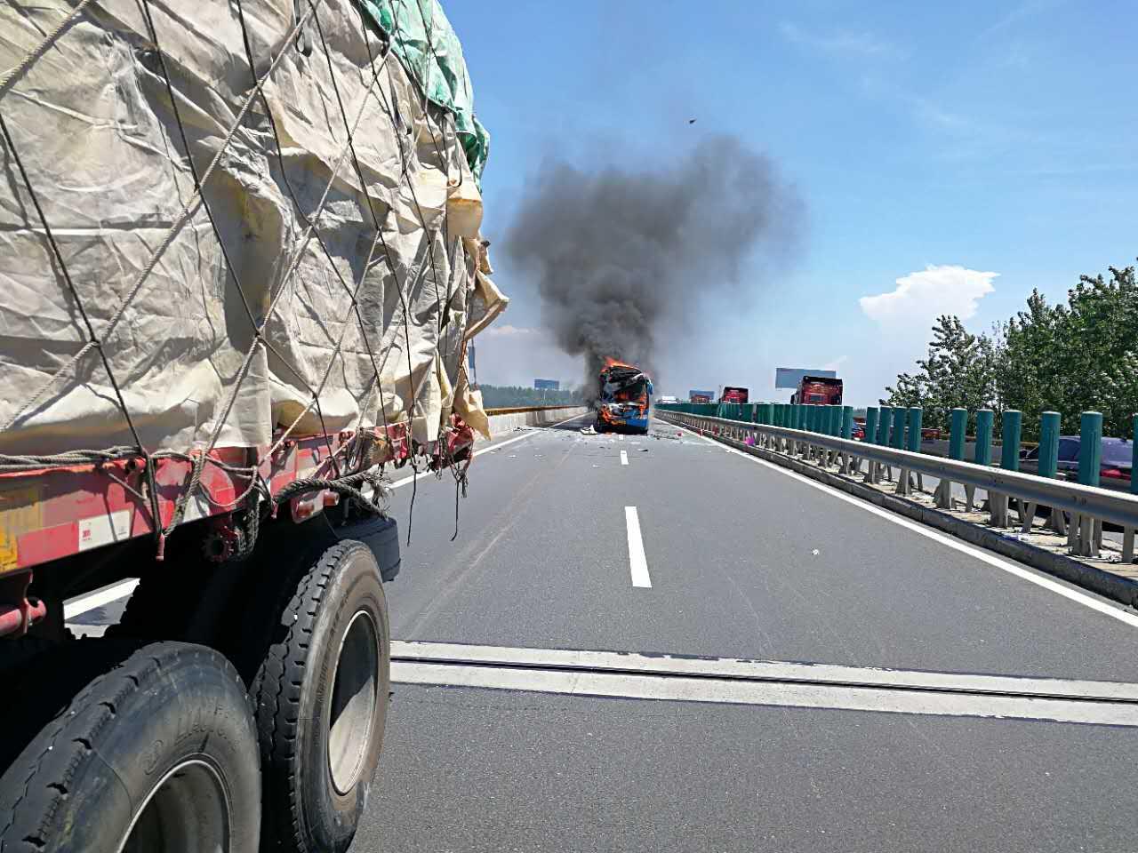 汉宜高速小车着火,汉宜高速客车起火