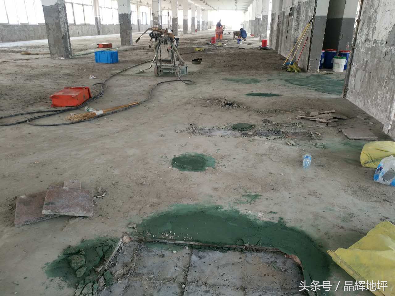 家庭地面起砂起皮怎么修补,墙面起皮脱落怎么最省钱翻新