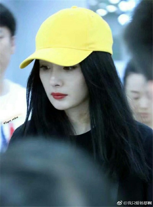 杨幂脖子前后对比,杨幂吻痕