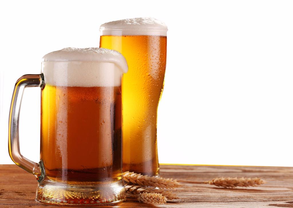 喝冰镇啤酒的关注事项,喝啤酒的8个禁忌人不宜喝