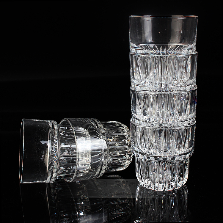 还用蛮力分开重叠的玻璃杯？只要在杯里加点它，轻轻一拧就分开了