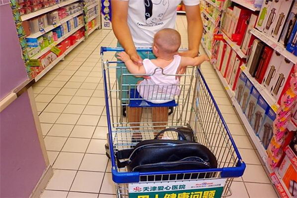 夏天安全出行，带宝宝去超市？这些安全隐患你一定要知道！