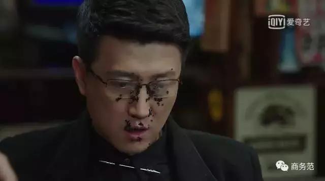 唐晶戴的项链前半生,唐晶戴戒指