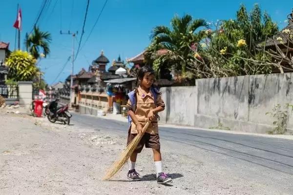 被全国嫌弃的校服,韩国女孩羡慕中国校服