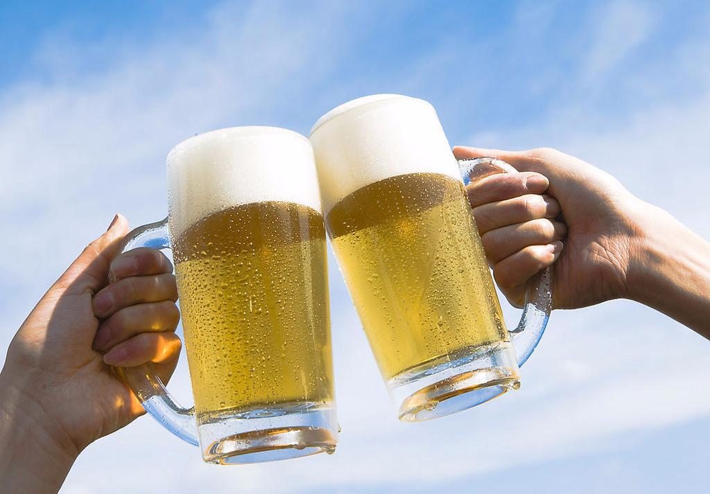 喝冰镇啤酒的关注事项,喝啤酒的8个禁忌人不宜喝