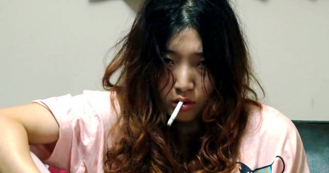 生活强奸了我们，有人选择直面反抗，也有人学会享受，各有各的活法，各有各的人生。