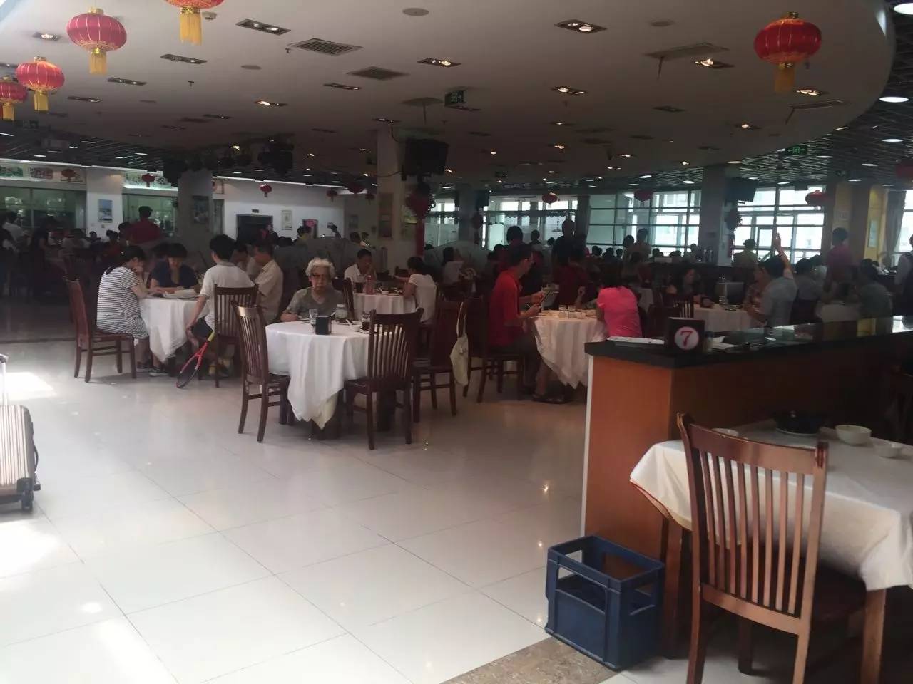 北京科技大学这个西瓜摊神了，一到夏天就成北科吃货聚集地