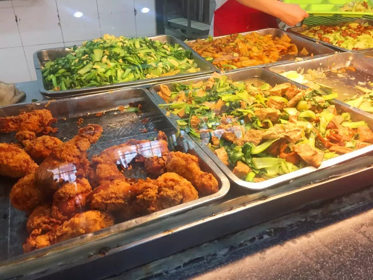 北京科技大学这个西瓜摊神了，一到夏天就成北科吃货聚集地