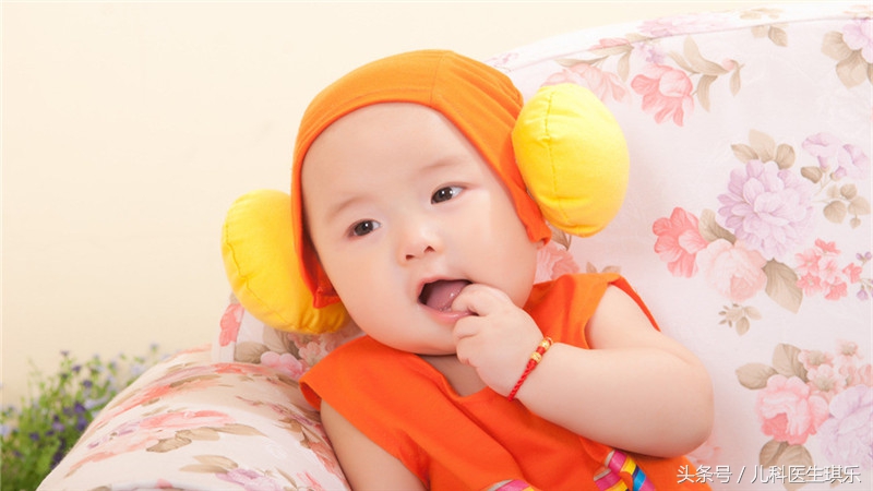 宝宝嘴里鹅口疮反反复复怎么办,婴儿口腔有白色能洗掉是鹅口疮吗