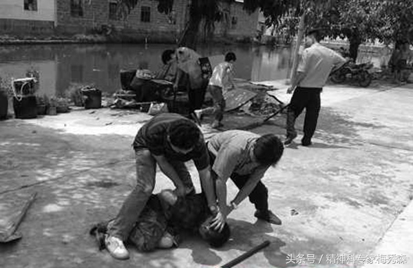 溜冰往后滑怎么办,溜冰总是往后摔倒