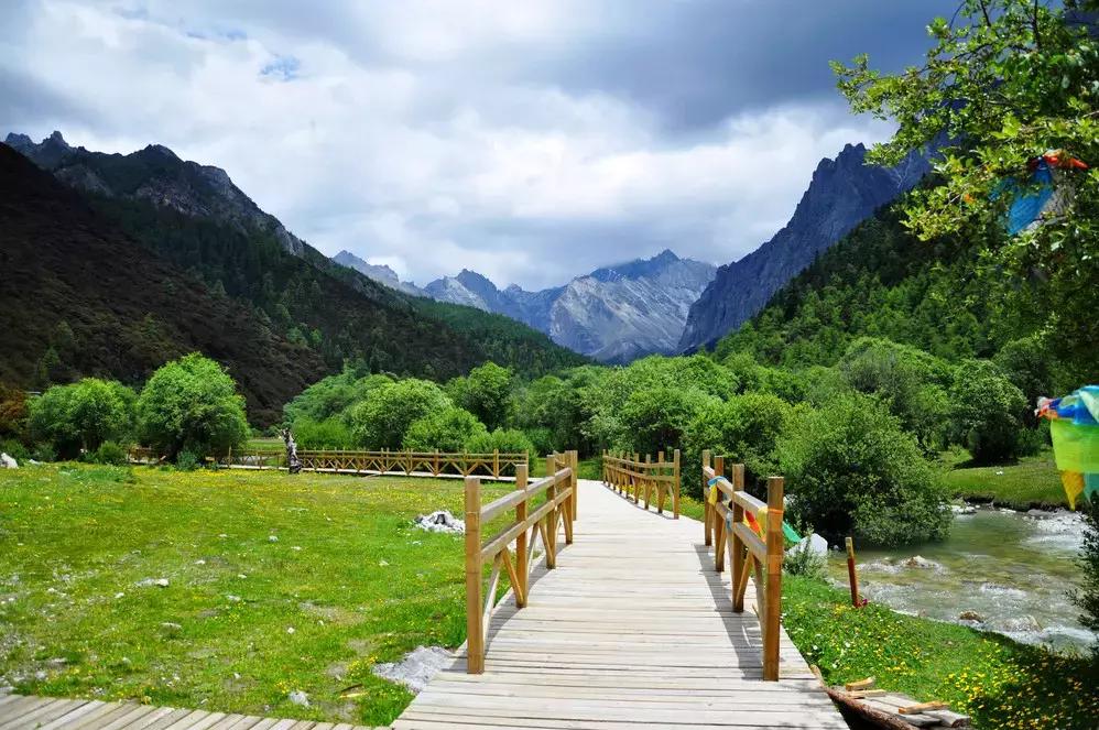 稻城亚丁旅游最新路况,成都稻城亚丁路况实录最新