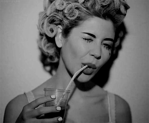 范冰冰消水肿,范冰冰面部浮肿严重脸大一圈