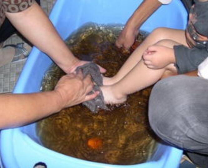 三伏天用艾水泡脚可以祛湿吗,三伏天用艾叶能清除身体的湿气吗