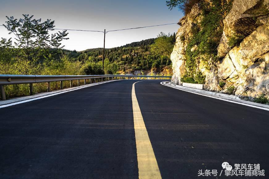 道路两旁的白线是什么意思,道路黄线和白线代表什么