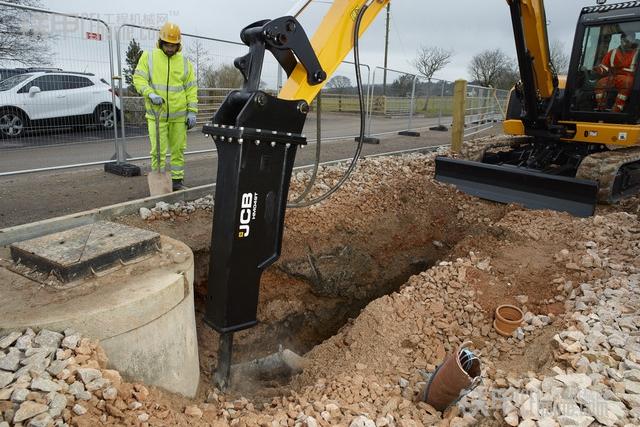 挖掘机都有破碎锤吗,挖掘机上破碎锤是什么