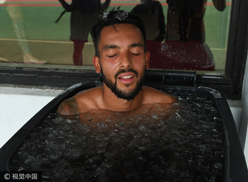 外国小伙在中国中暑,老外在中国中暑