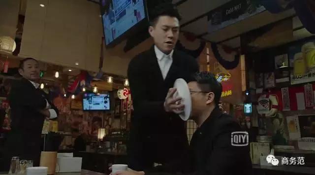 唐晶戴的项链前半生,唐晶戴戒指