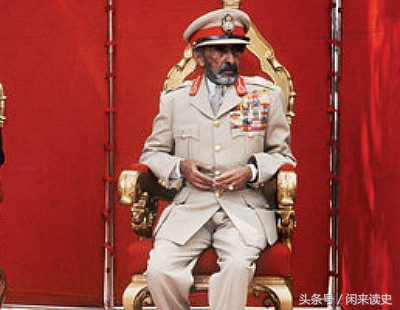 杀死老国王、夺过所罗门戒指，他自任为国家元首，主政14年后狼狈外逃