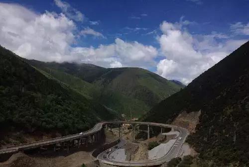 稻城亚丁旅游最新路况,成都稻城亚丁路况实录最新