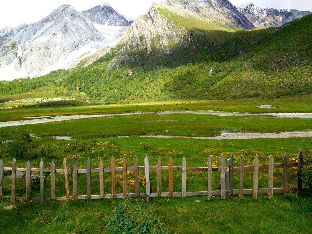 稻城亚丁旅游最新路况,成都稻城亚丁路况实录最新