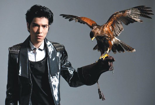 “雨神”萧敬腾现身北京开演唱会，网友：这里的人民需要你