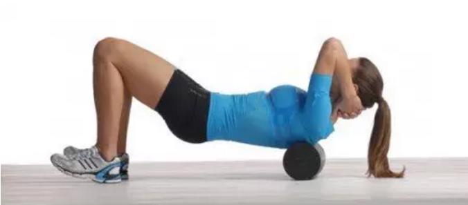 超火的一个驼背矫正,纠正驼背拱肩的训练