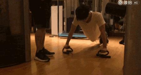 跟着男神一起来“撸铁”！鹿晗陈伟霆刘昊然的健身照荷尔蒙爆棚想舔屏！