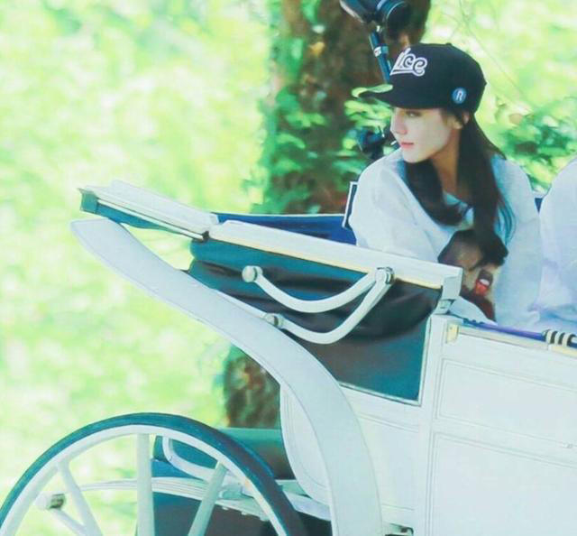 鹿晗对热巴和乔欣态度,鹿晗看热巴和乔欣跳舞