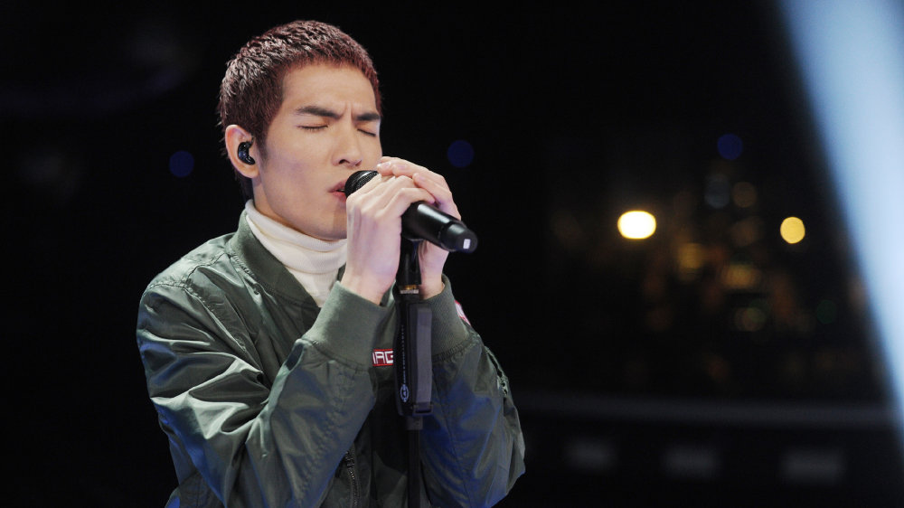 “雨神”萧敬腾现身北京开演唱会，网友：这里的人民需要你