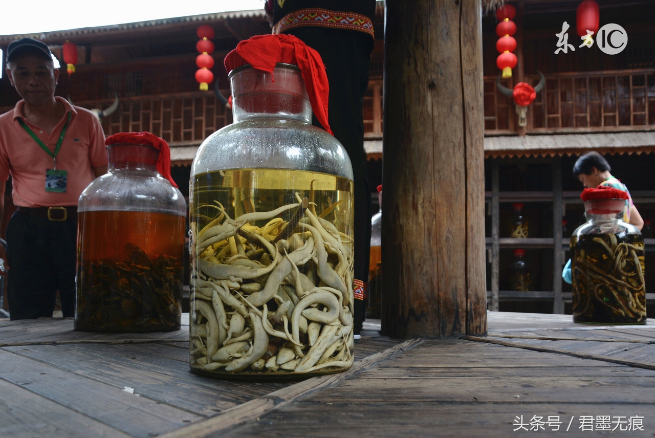 如果到南疆，被会下蛊的女人看上，那你就得小心了，情蛊很有可能会套牢你一辈子