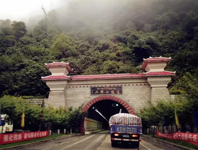 稻城亚丁旅游最新路况,成都稻城亚丁路况实录最新