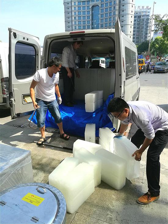 商场温度过高不开空调怎么处理,商场空调温度不低于26度