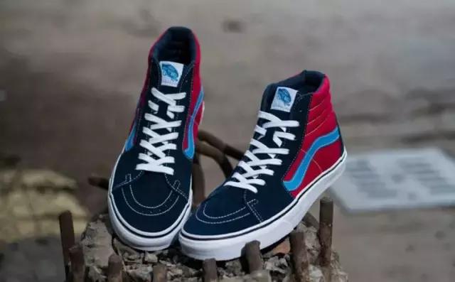 12岁到15岁的运动鞋耐磨耐穿轻松,推荐一款经典的运动鞋