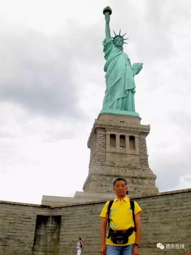 人物｜德庆老摄影人麦庭发对香山情有独钟，退休后每天早上五点登香山，风雨不改