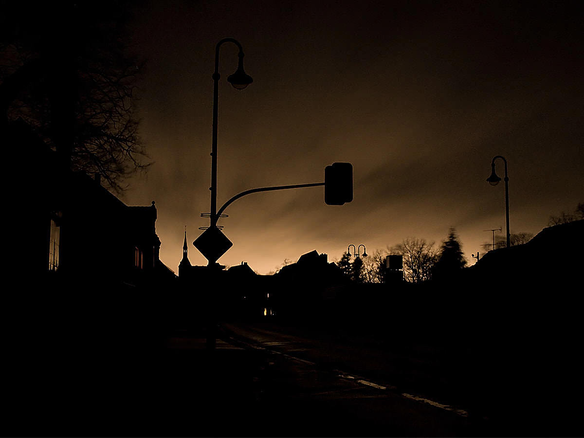 艺术家用恐怖的思想玷污艺术，让人细思恐极