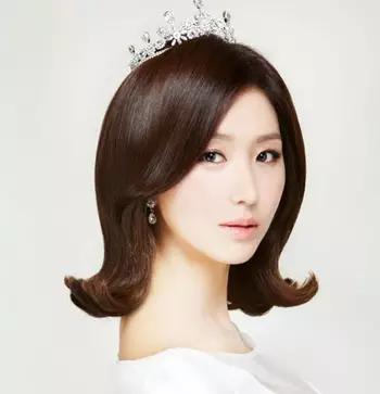 中式新娘造型齐耳短发,短发秀禾新娘婚纱照造型