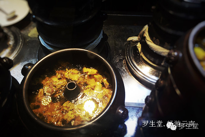 云南旅游攻略必去吃的美食有哪些,云南吃些什么特色美食