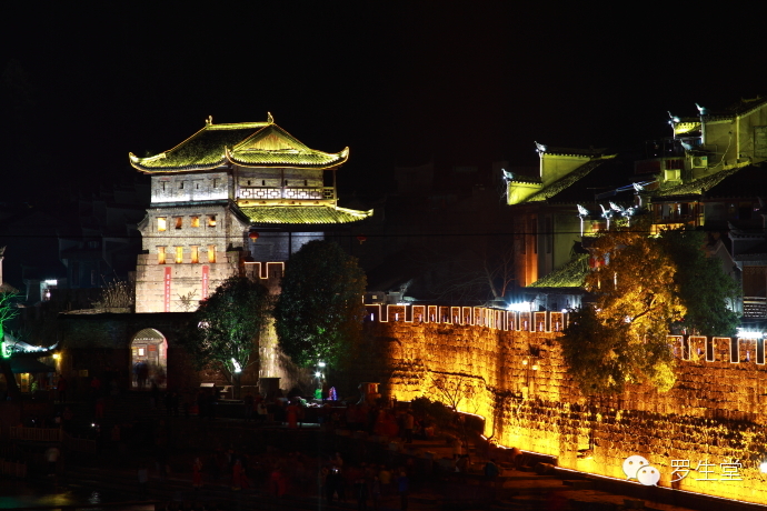 云南旅游攻略必去吃的美食有哪些,云南吃些什么特色美食