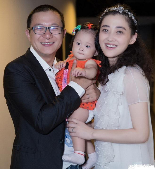 女星惊心动魄的分娩经历诺一出生时曾窒息