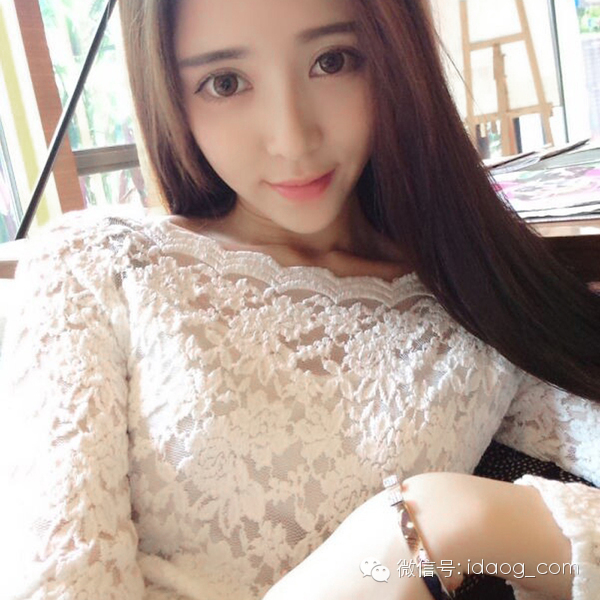 蕾丝衫女人味穿搭 (女人味十足蕾丝衫)