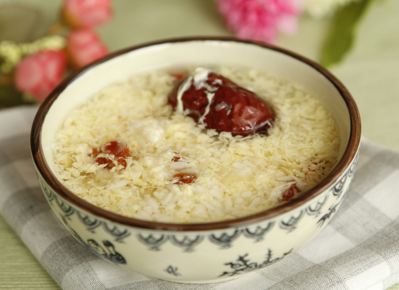 喝甜酒鸡蛋的好处和坏处,女人常吃甜酒酿好不好