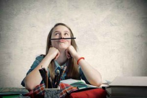 八年换8次LOGO，“爱折腾”的精锐加油做“学霸”？