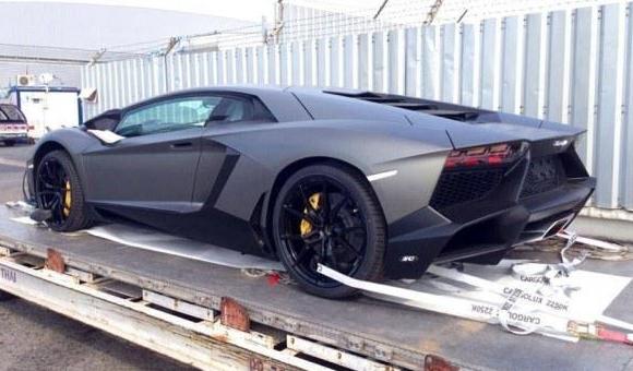 如此任性？阿拉伯富豪​们空运座驾度假,运费每辆2万英镑而已