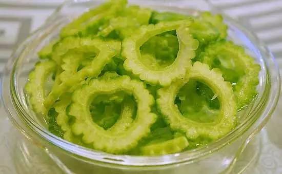 「提醒」三伏天翻译为“DogDays”，说“热成狗”也不无道理……