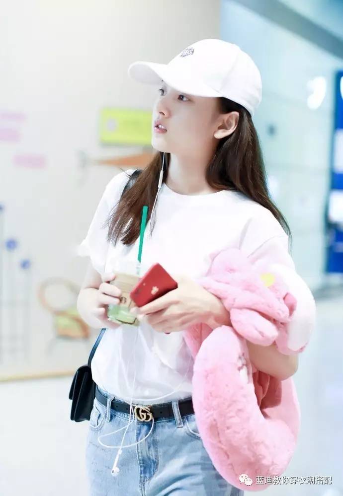 张雪迎短款服装搭配图,明星衣帽间宋祖儿